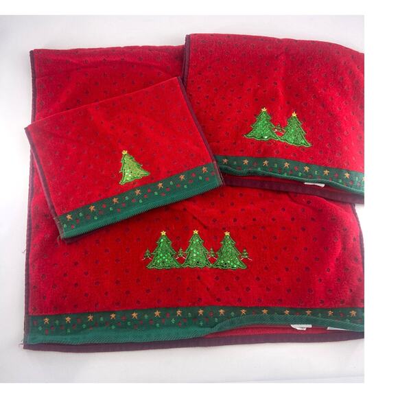 Vintage Christmas Bathroom Towels Twilight Trees Red Green Holiday Embroidery - Picture 1 of 7